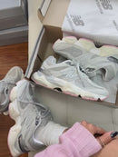 NB 9060 Cinza